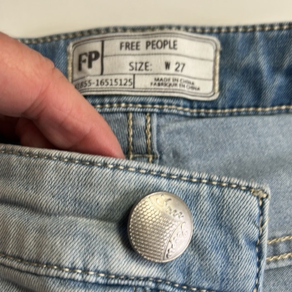 FREE PEOPLE BELLBOTTOM FLAIR LIGHT BLUE STRETCHY DENIM JEANS SZ 27 - Picture 6 of 12